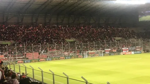 Miles de hinchas copan el estadio Único La Pedrera para alentar al Más Grande.