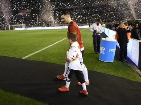 Con un gol de su hijo Máximo, Mora se despidió en el Monumental