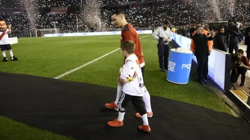 La última función del uruguayo en el estadio Monumental es ante miles de hinchas.