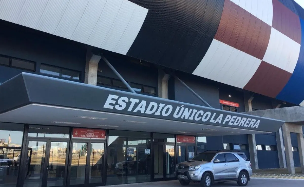 Las puertas del estadio Parque La Pedrera.