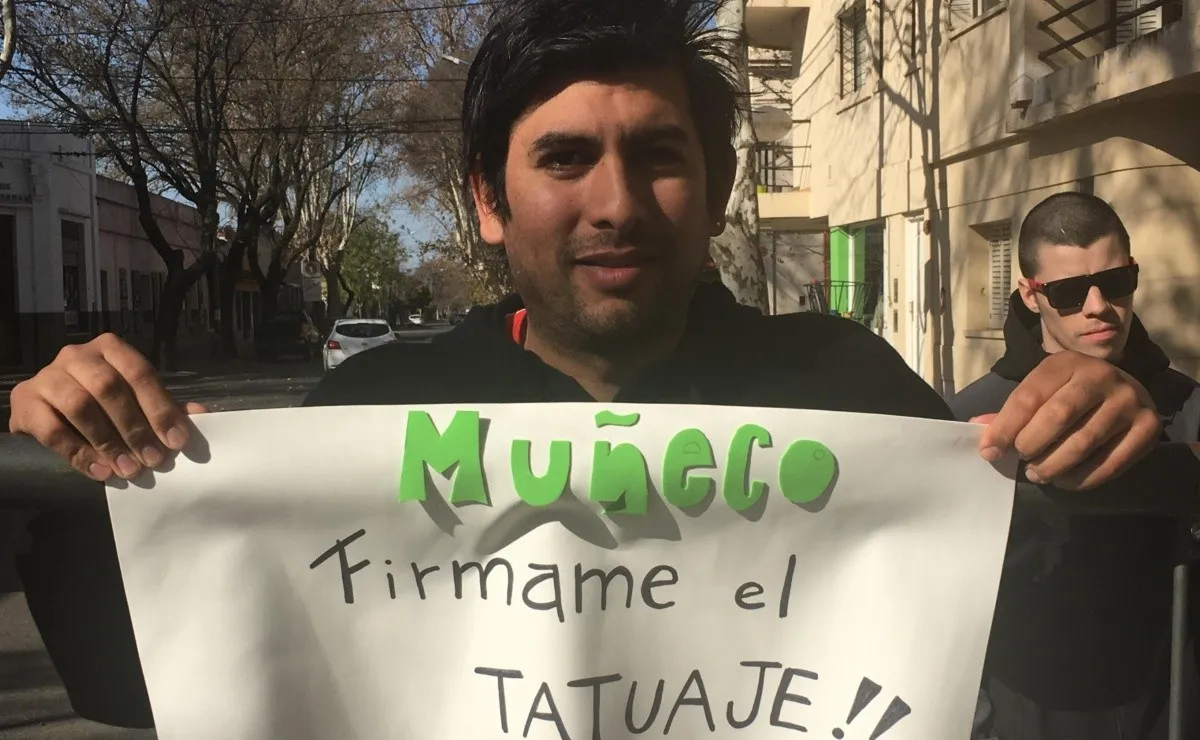 Andrés es de Villa Mercedes y sueña con un autógrafo del Muñeco.