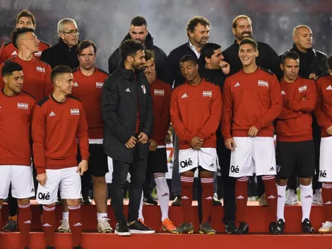Los saludos de los jugadores de River para Mora