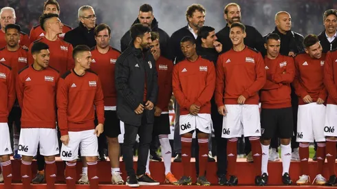 Algunos de los jugadores del plantel le brindaron un saludo emotivo a Mora.