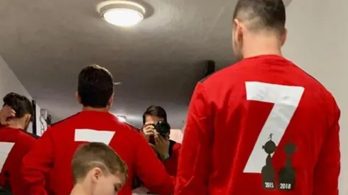 El uruguayo estaba a punto de saltar al verde césped del estadio Monumental.