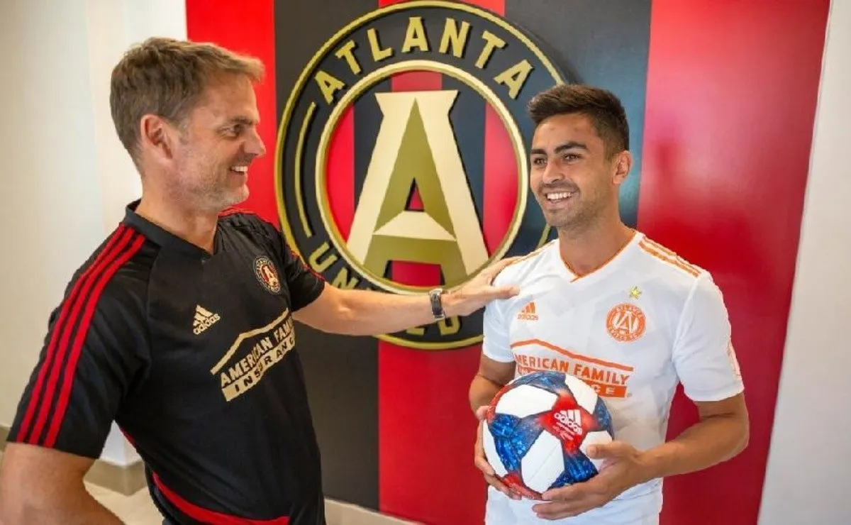 Frank de Boer junto al Pity Martínez, en Atlanta United.