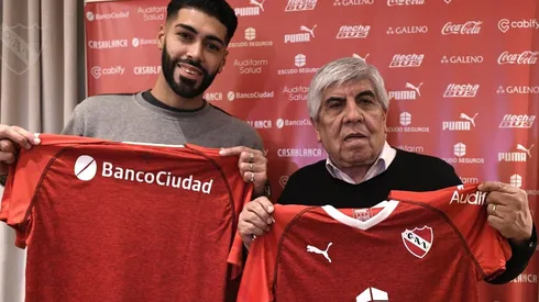 Finalmente, el defensor oficializó su llegada al club de Avellaneda tras los contratiempos surgidos.