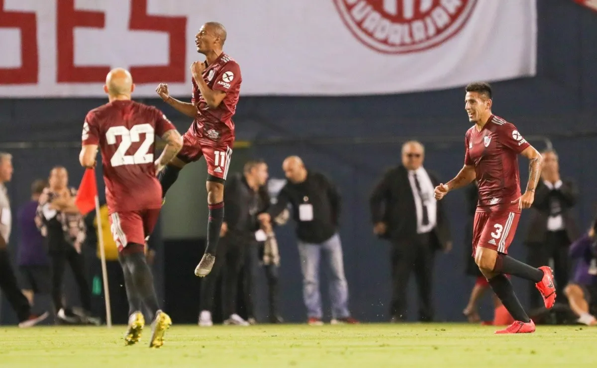 River viene de masacrar a goles a Chivas.