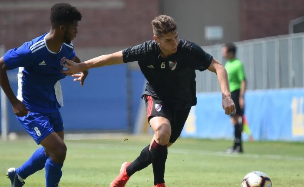 Julián Álvarez fue titular en River ante Ventura County Fusion.