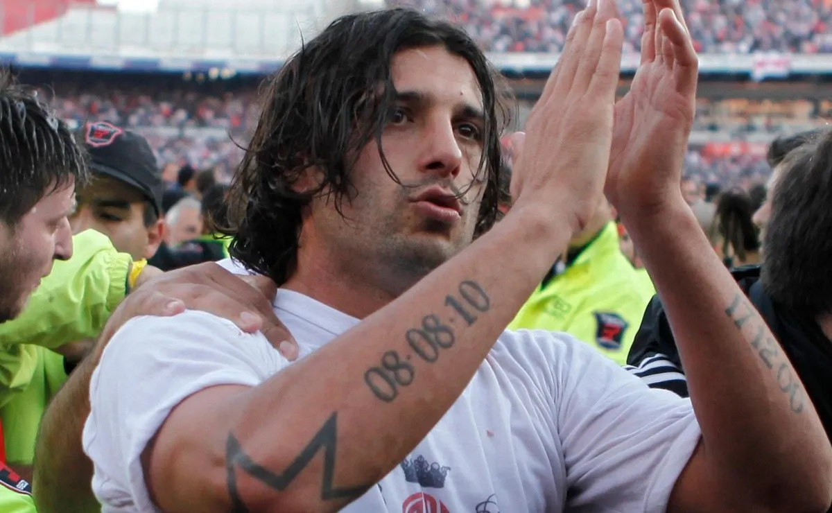 El ex volante de River manifestó que tomó la decisión de colgar los botines.