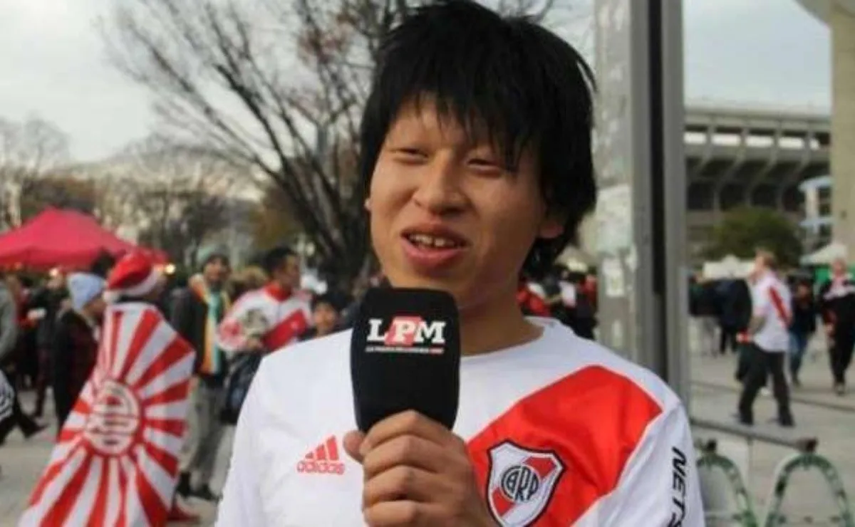 Akito conoció a River en el 2015, y ya nunca más dejó de sentir pasión por los colores