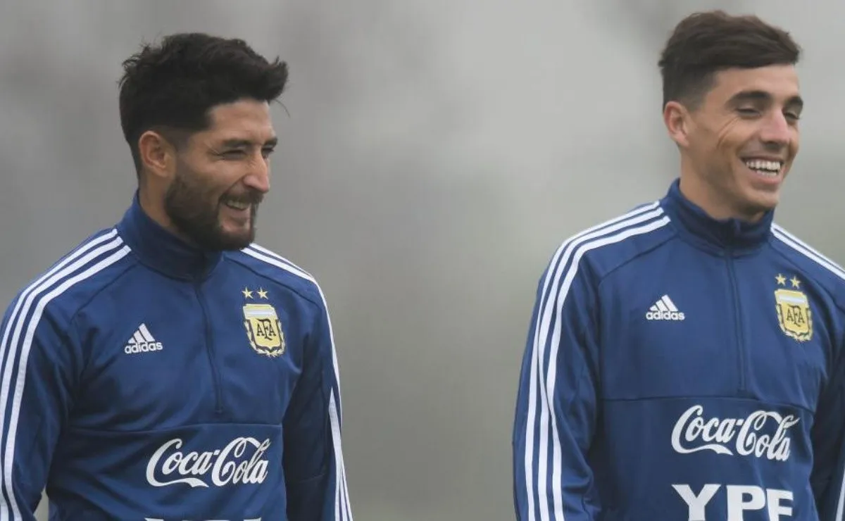 Casco y Saravia, los dos que pelean por el lateral derecho para enfrentar a Paraguay