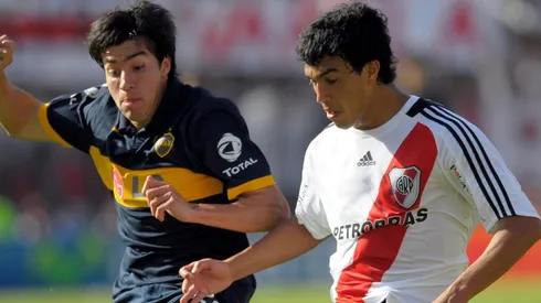 Cabral jugando un Superclásico en el Monumental.