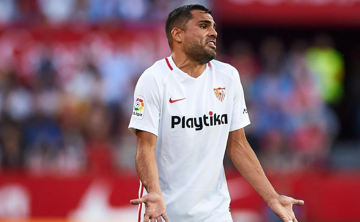 El ex lateral de River no acordó la renovación de su contrato en Sevilla.
