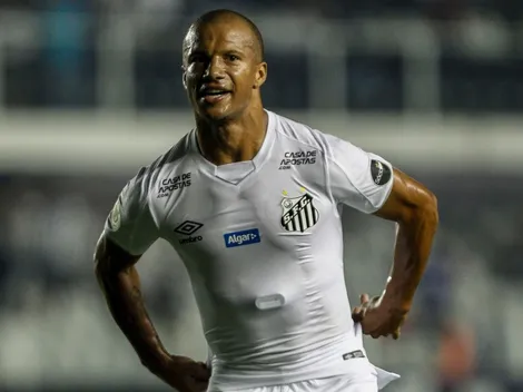 Un tiro libre exquisito: golazo de Carlos Sánchez en Santos