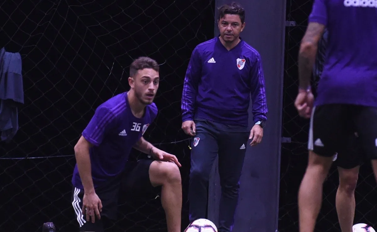 El entrenador de River habló sobre la convivencia que mantiene con el lateral.