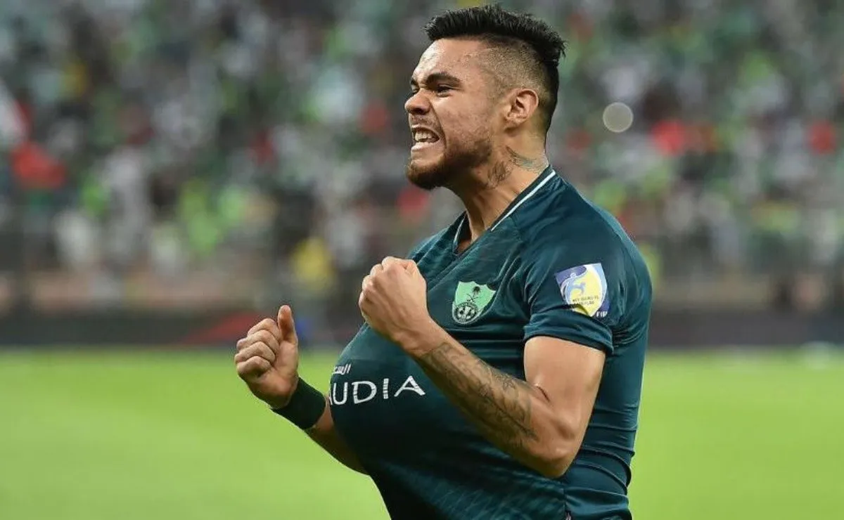 Paulo Díaz, defensor del Al-Ahli y de la Selección de Chile.