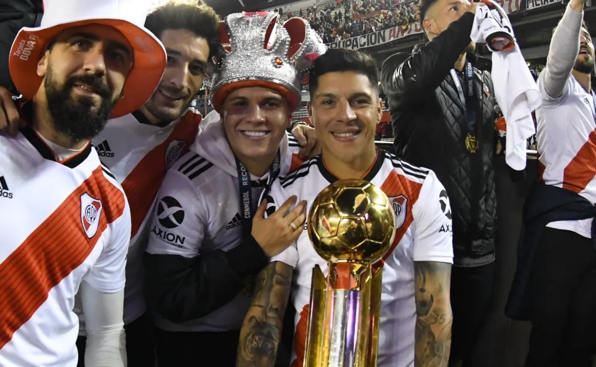 En River sigue la fiesta.