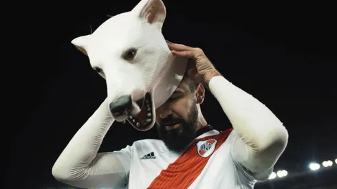 La máscara que Pratto utilizó para celebrar la Recopa.