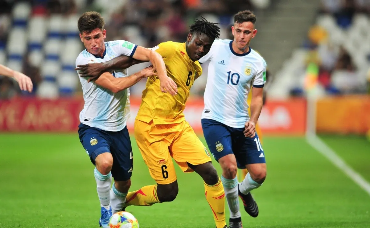 Julián Álvarez fue titular y Santiago Sosa ingresó en el complemento.