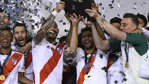 Ponzio y Pinola junto a Gerlo, Belluschi y otros amigos.
