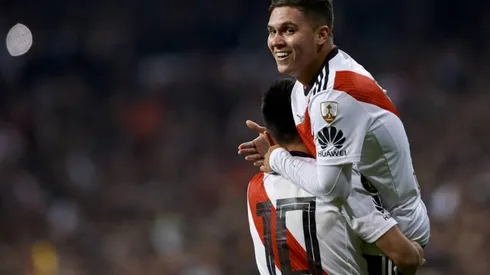 Quintero y el Pity Martínez se abrazan en Madrid.