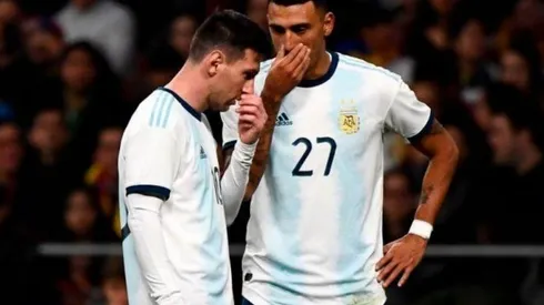 En vistas al debut en la Copa América, el Oreja acompañó a Lionel en la delantera.