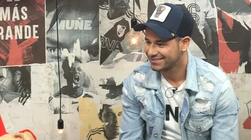 Rodrigo Mora, en los estudios de FWTV, charlando con LPM TV.