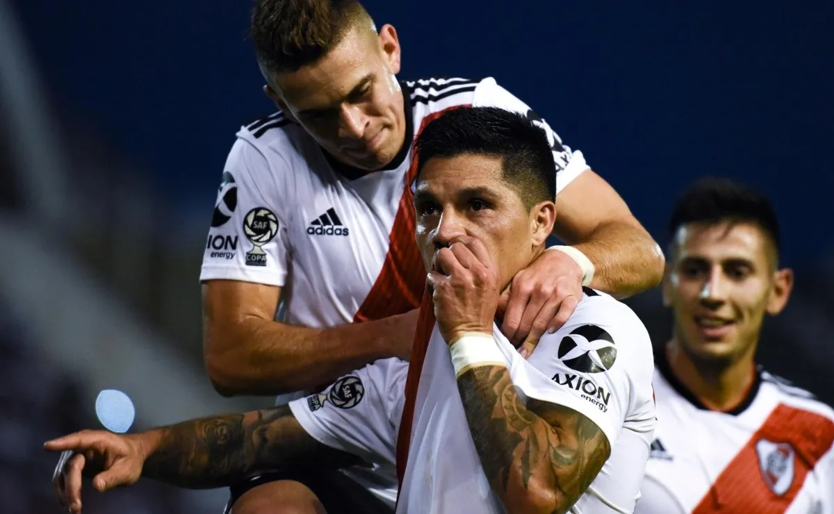 River se enfrenta ante Athletico Paranaense en el estadio Monumental.