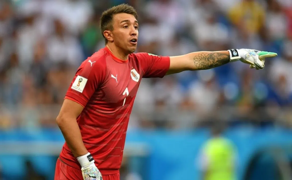 Muslera, arquero de la Selección de Uruguay y de Galatasaray, en la mira de River.