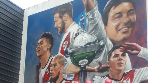 La pintura frente al estadio Monumental ha quedado oficialmente inaugurada.
