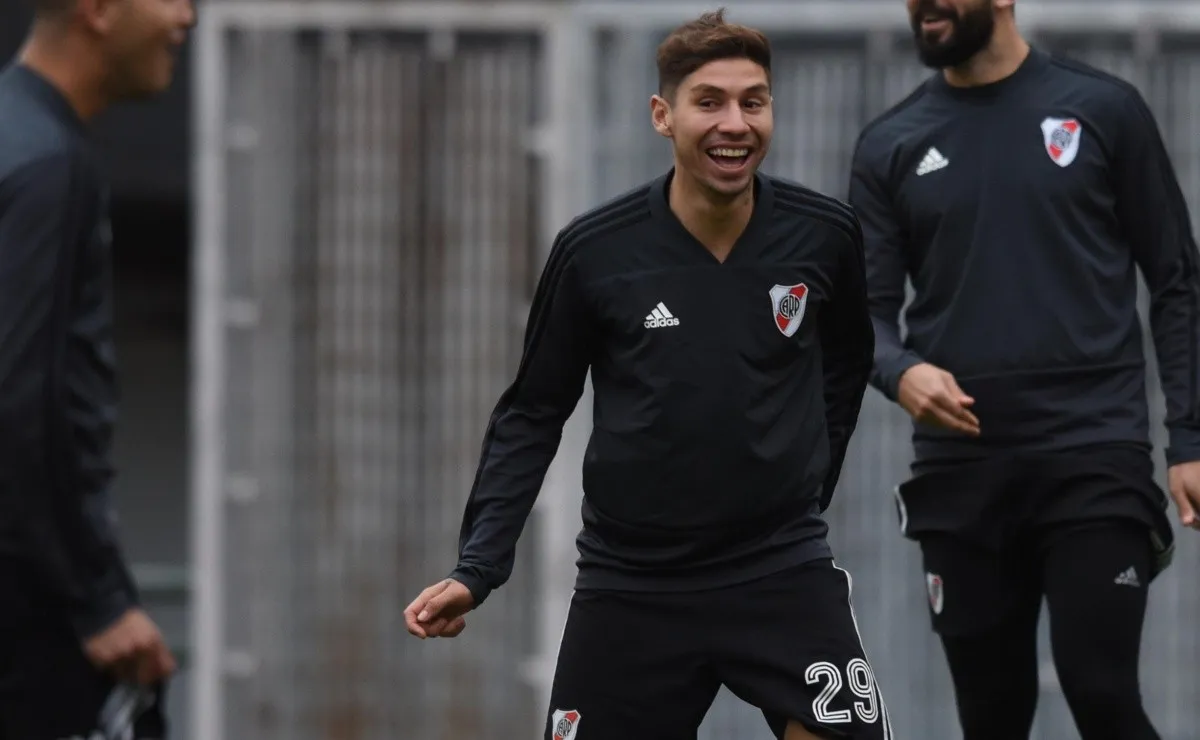 Montiel se entrenó a la par del plantel.