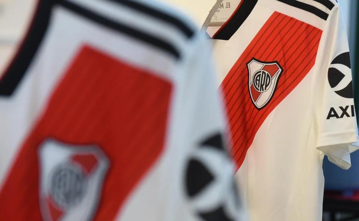 La camiseta que River utilizará ante Athletico Paranaense.