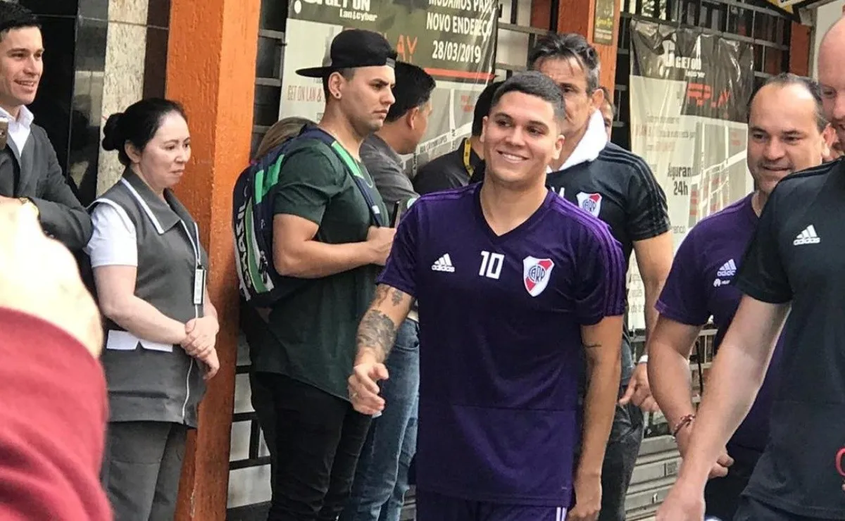 Quintero sonríe al llegar al hotel tras haber realizado trabajos en el gimnasio.