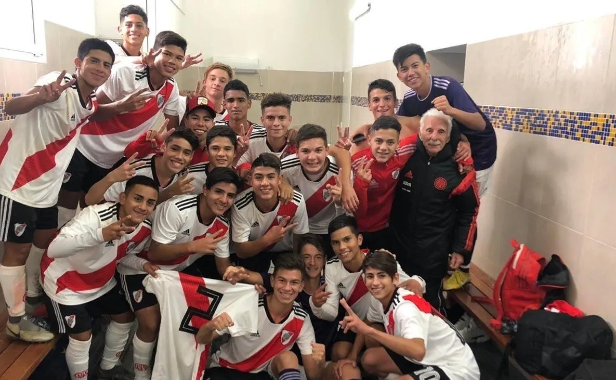 Los pibes de River jugaron el Superclásico pendiente y se impusieron por 2-1