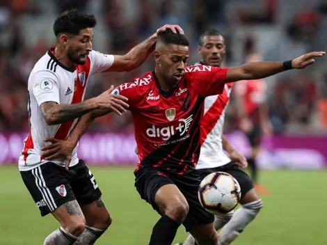 A instancias del VAR, Casco fue expulsado ante Paranaense