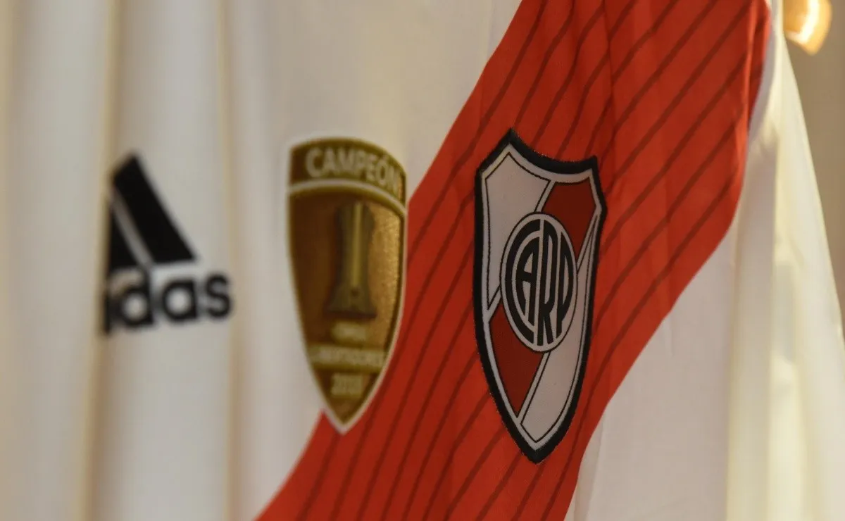 El manto sagrado tradicional de River.