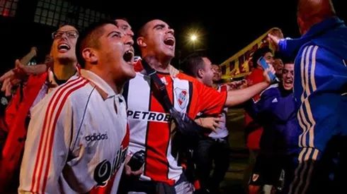 Los hinchas de River armaron una gran fiesta en Curitiba.