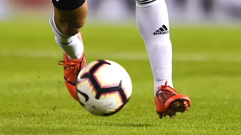 Conmebol dispuso que el balón sea especial para la ocasión.