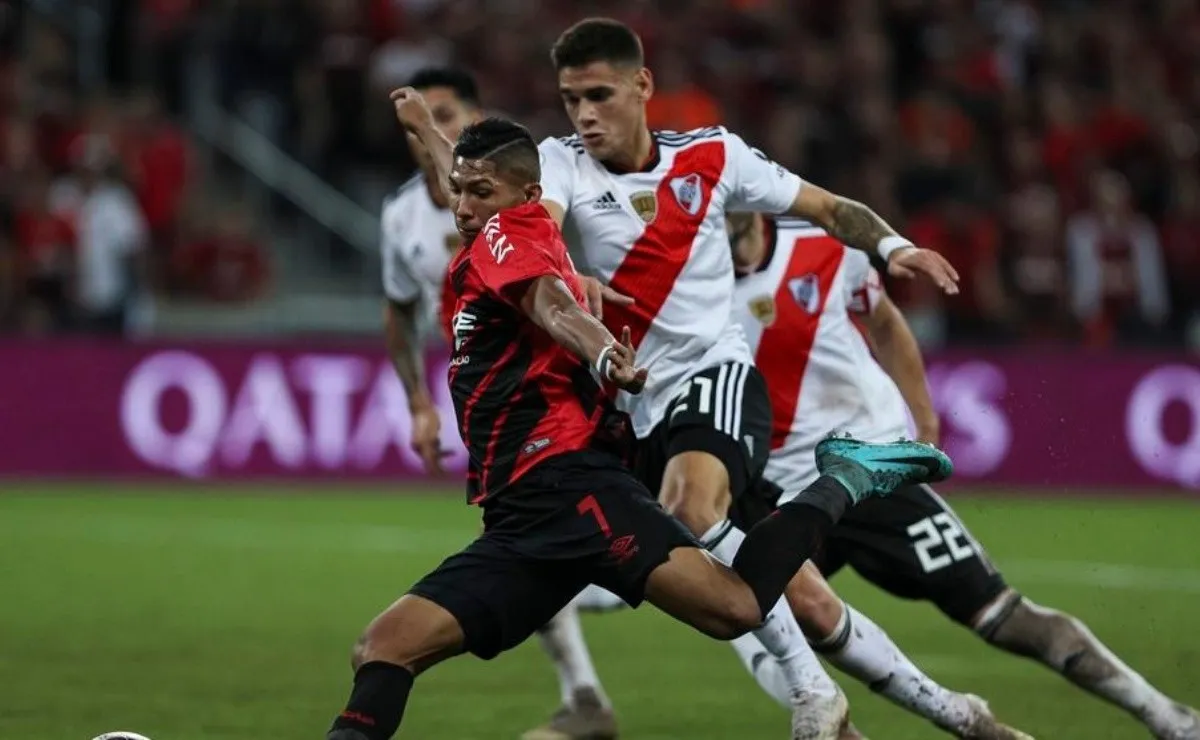 River presentó un flojo papel en Curitiba y cayó 1-0.