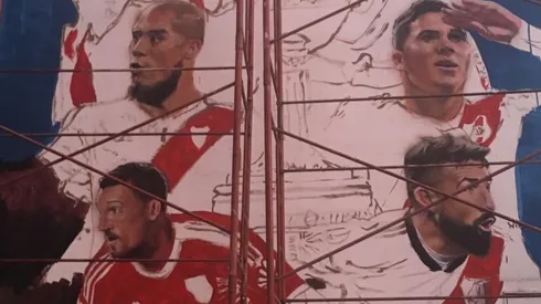 El mural se encuentra sobre la calle Lidoro Quintero, a metros de Figueroa Alcorta