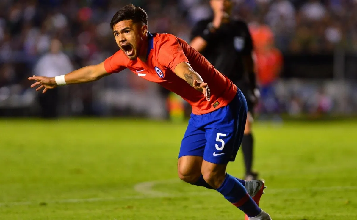 Paulo Díaz, un defensor con experiencia en la Selección de Chile.