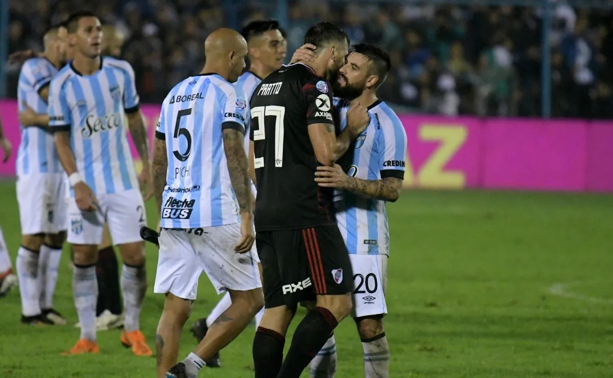 El equipo de Gallardo recibirá al Decano en el estadio Monumental.