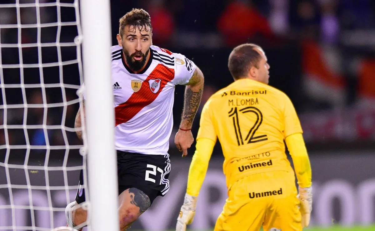 El Oso descargó su impotencia ante los reiterados momentos en los que el club colorado hizo tiempo.