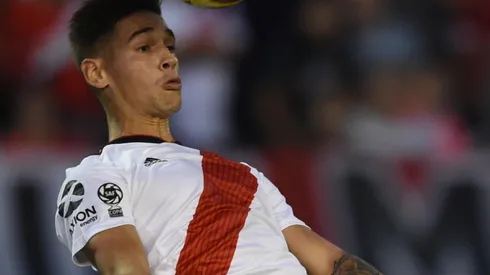 Martínez Quarta vio la amarilla a los 48 segundos del inicio del duelo ante Aldosivi.