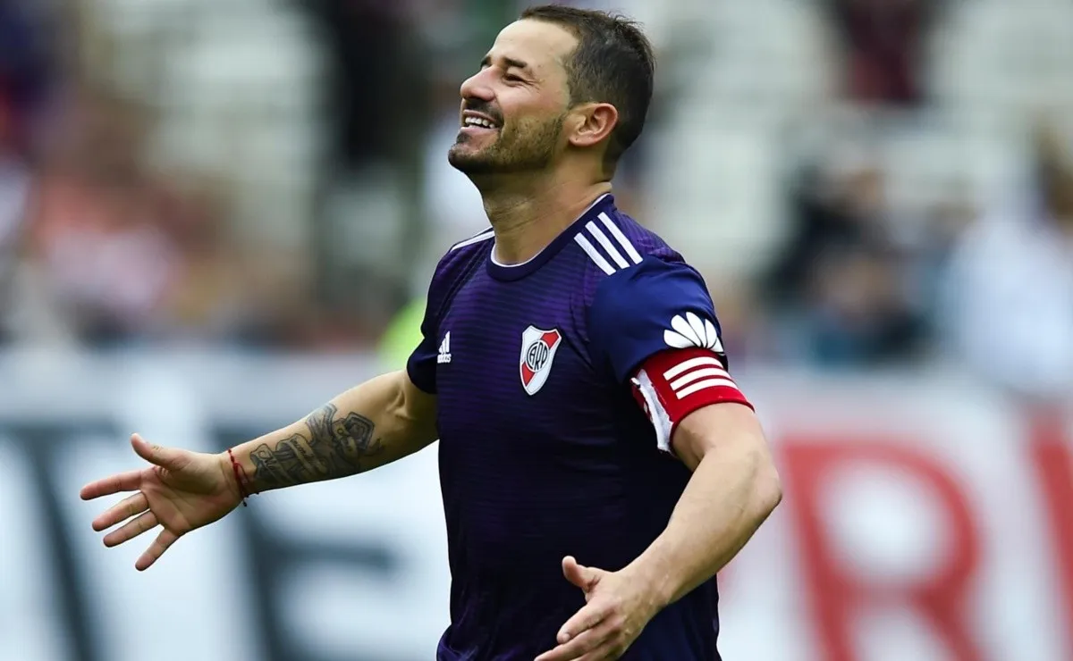 Rodrigo Mora celebra su último gol con el manto sagrado: fue ante San Martín de San Juan.