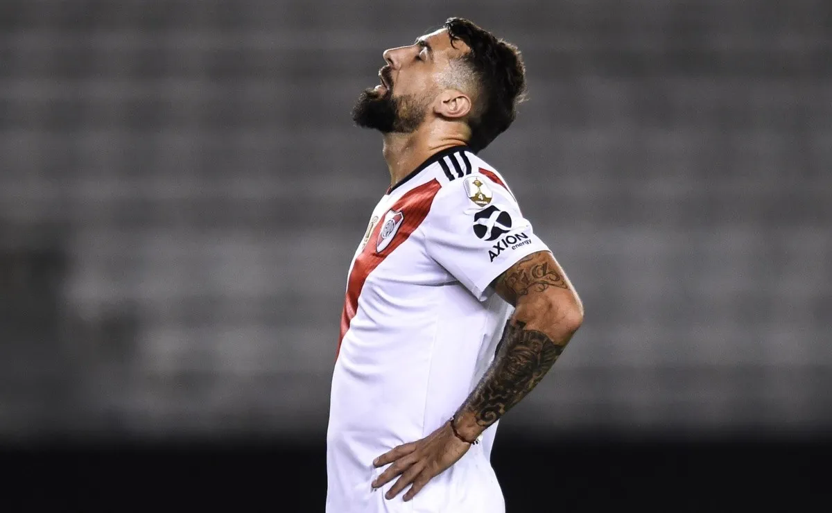 Sorpresivamente, el Oso fue reemplazado por Julián Álvarez tras finalizar la primera parte.