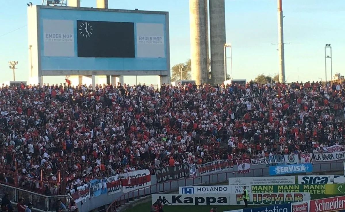 Tres sectores están ocupados por la gente de River: la cabecera del tablero y la mitad de cada platea. (FOTO: BaFilm)