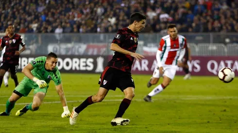 Nacho Fernández antes de marcar su gol ante Palestino.