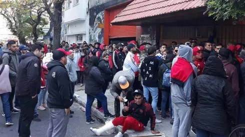 Los hinchas tuvieron problemas en la puerta de la Liga Marplatense.