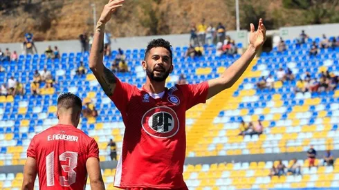 Larrondo gritando un gol para Unión La Calera.